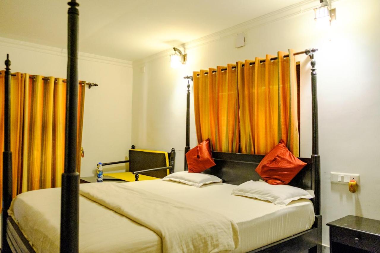 Raktokorobi Karu Gram Hotel Sri Niketan Exterior photo