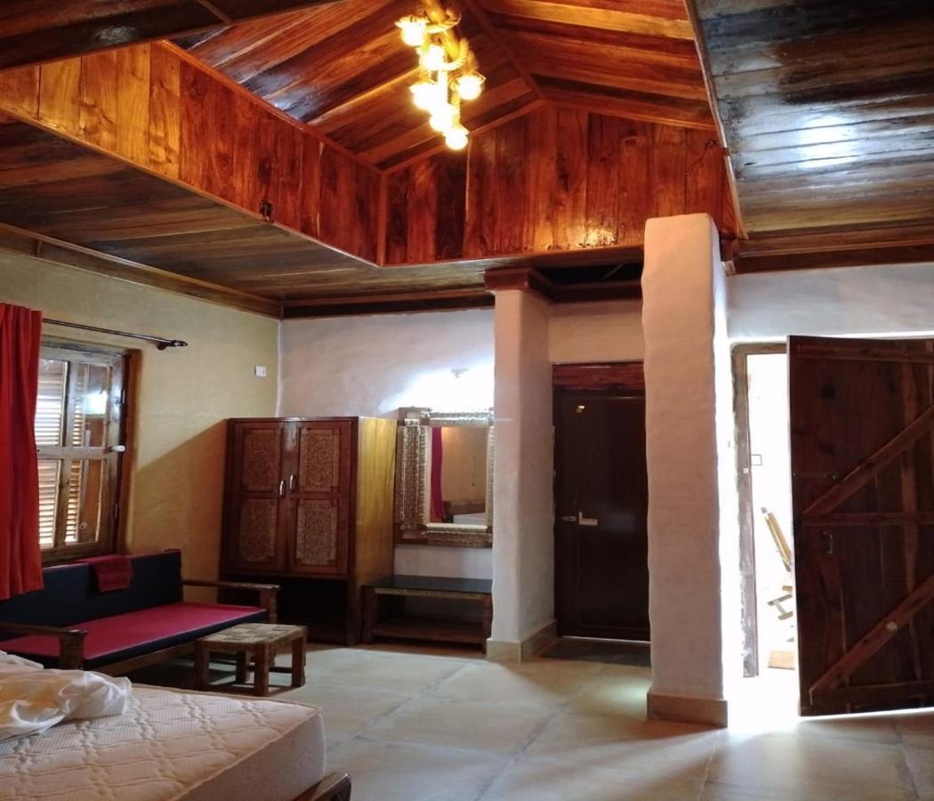 Raktokorobi Karu Gram Hotel Sri Niketan Exterior photo