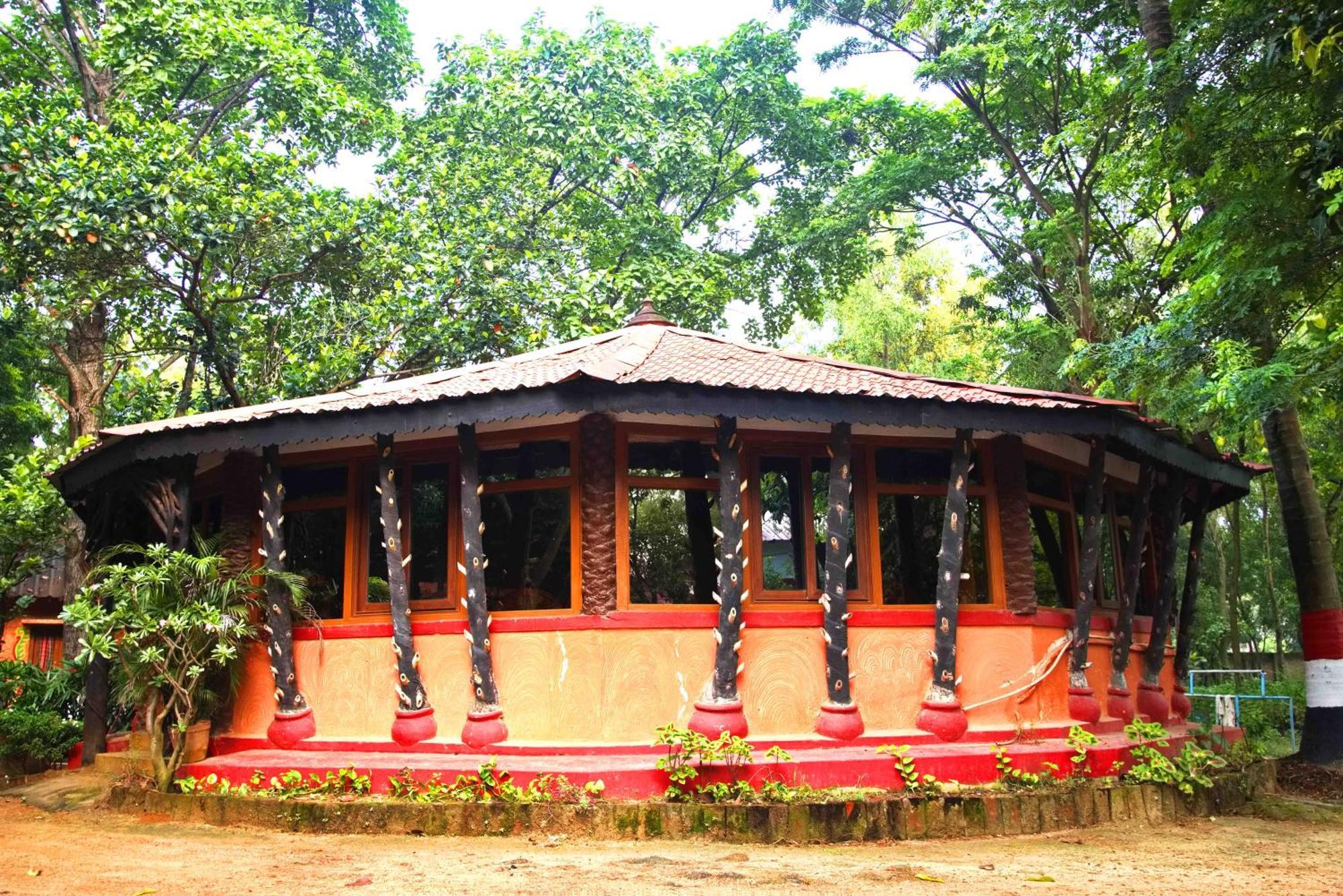 Raktokorobi Karu Gram Hotel Sri Niketan Exterior photo